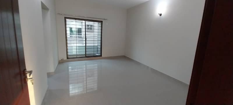 12 MARLA 4 BEDROOM FLAT FOR RENT 3