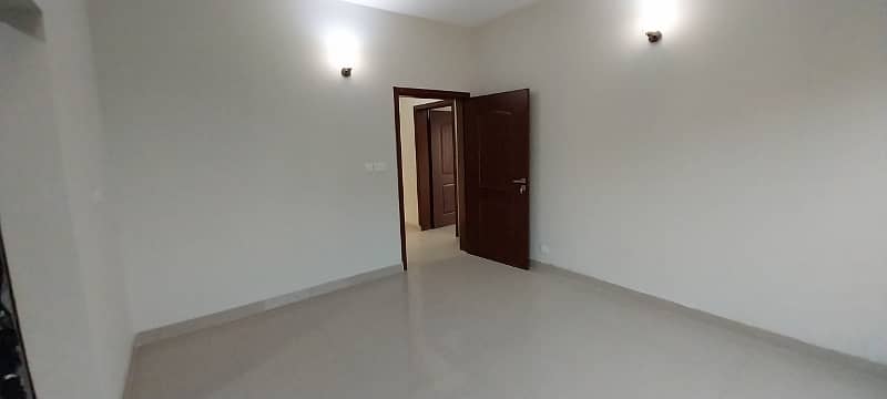 12 MARLA 4 BEDROOM FLAT FOR RENT 11