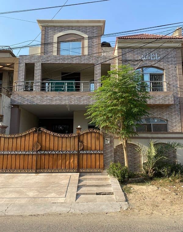 PRIME LOCATION 10 MARLA DOUBLE STORY HOUSE MAMDOT BLOCK MUSTAFA TOWN 0