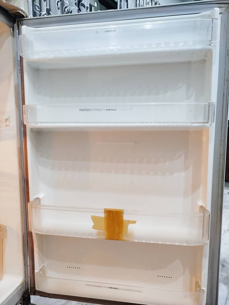 Goldstar (LG) Big Full size No Frost refrigerator 6