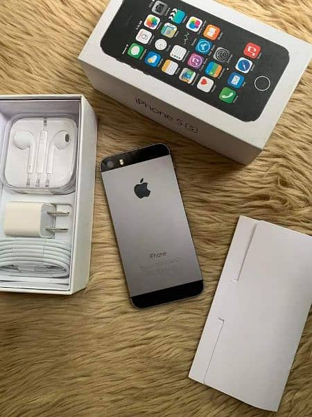 Apple iPhone 5S 64 GB PTA approved 0340,0095664 my WhatsApp 2