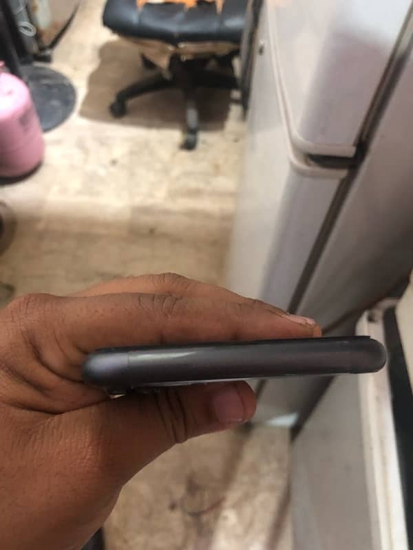 iphone11 128gb approved with box 4