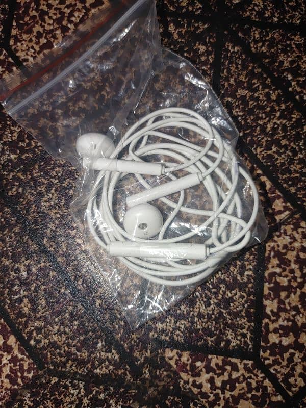 Earphones / Handfree / Handsfree / Hands Free 3.5mm Jack 0