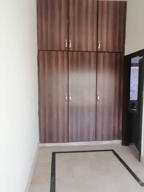 Flat for rent in revenue society Johar town near main pia road for office software house+Call Centre and bachelor 8