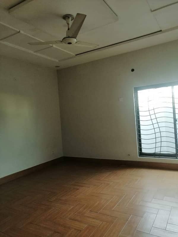 Flat for rent in revenue society Johar town near main pia road for office software house+Call Centre and bachelor 11