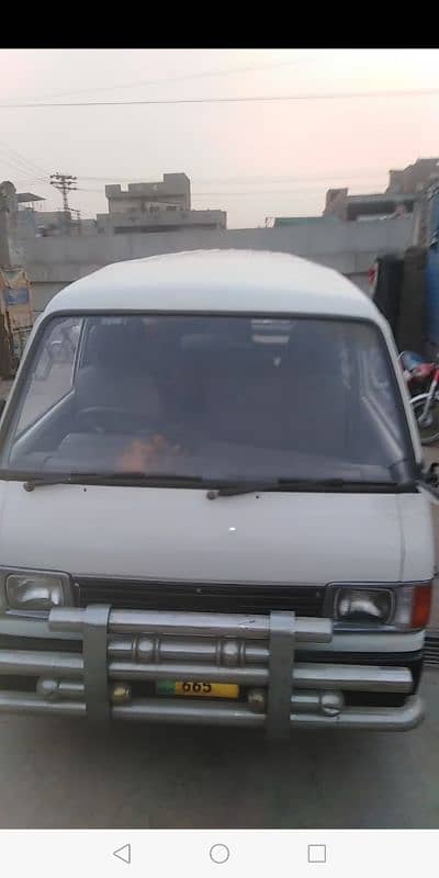 Mazda E 2200 .  total new ready ki 3