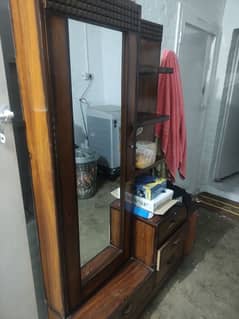 dressing table good condition