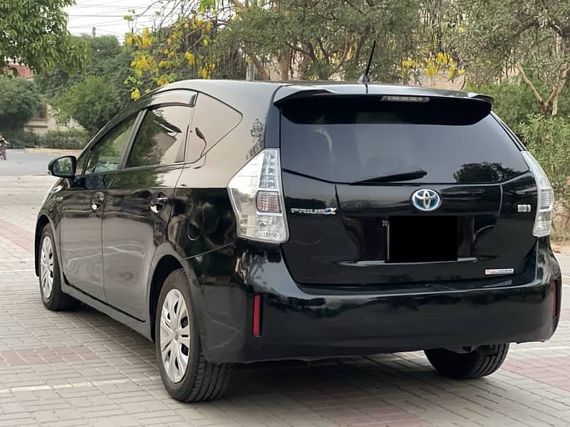 TOYOTA PRIUS ALPHA 2012 MODEL 2016 KARACHI REG 4