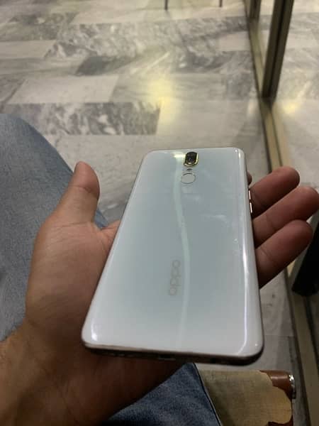 Oppo F11 8/256 GB 0