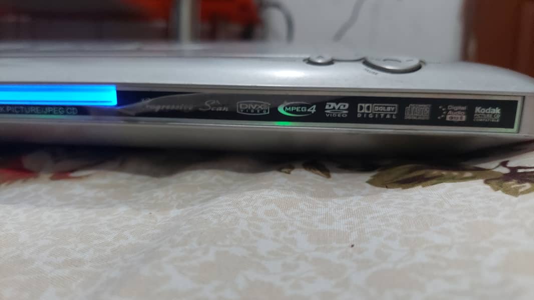 GOLD DVD PLAYER 1