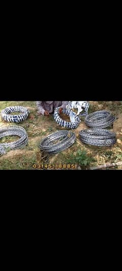 Installer Security Razor Wire Concertina Barbed Wire Chainlink Fence