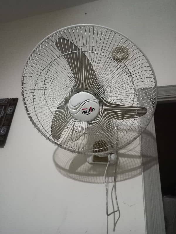 wall fan almost brand new 0