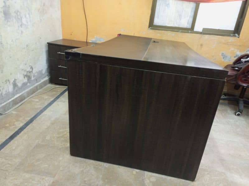 Used Executive Table Strong Material 4