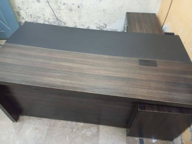 Used Executive Table Strong Material 5