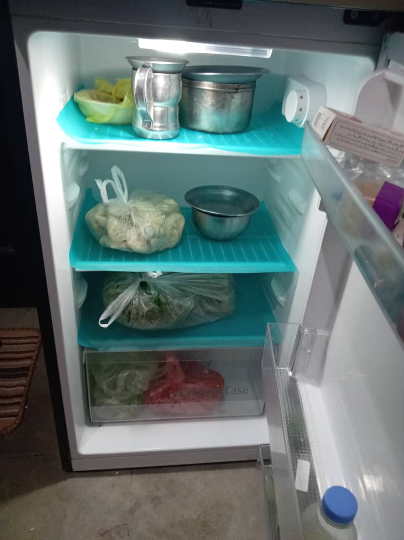 Dawlance medium fridge 9