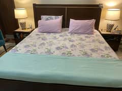 Bedset with two side tables