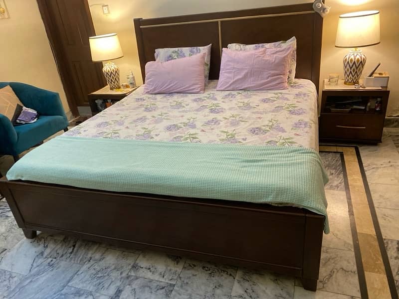 Bedset with two side tables 2