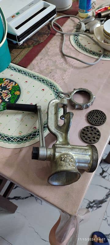 Manual mince chopper for sale. 2