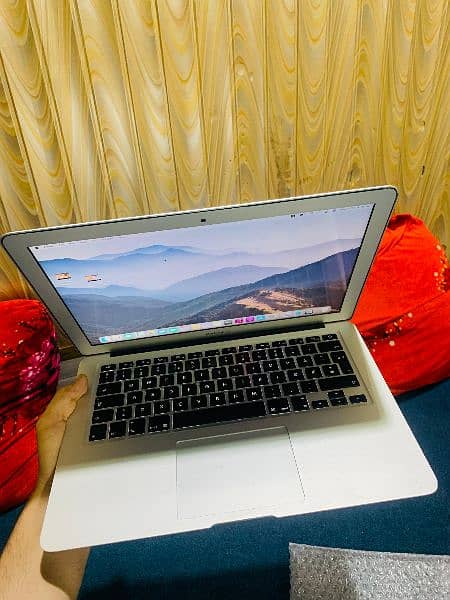 MacBook Air 14 . Cori 7. . 8 GB Ram 256 SSD 1