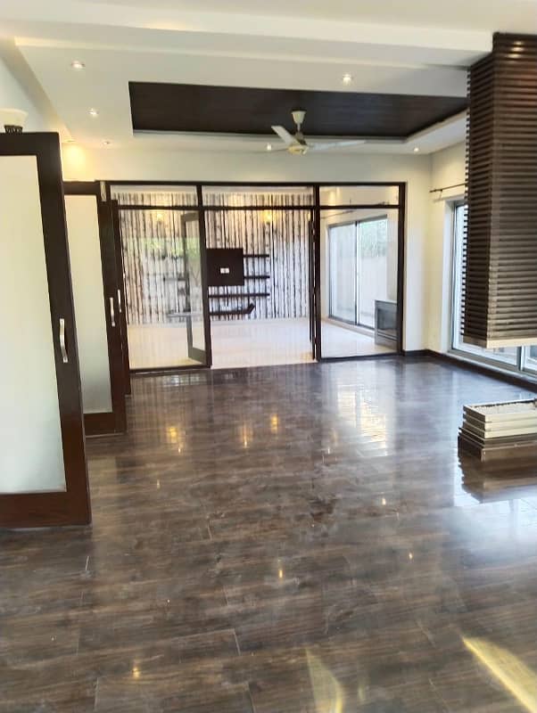 1 Kanal New luxuery Out Class NIce House In DHA Phase 4 Lahore. Near Park 15