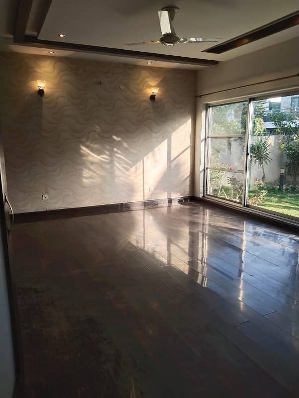 1 Kanal New luxuery Out Class NIce House In DHA Phase 4 Lahore. Near Park 16