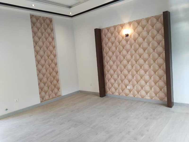 1 Kanal New luxuery Out Class NIce House In DHA Phase 4 Lahore. Near Park 20