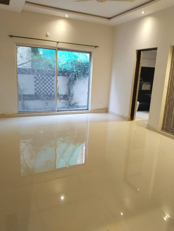 1 Kanal New luxuery Out Class NIce House In DHA Phase 4 Lahore. Near Park 21