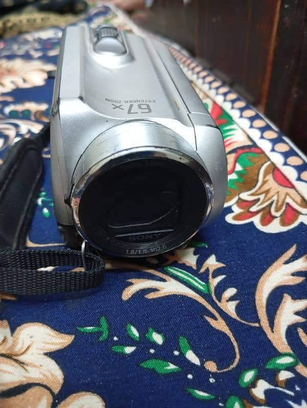 HandyCam ( Sony ) DCR-SR21 4