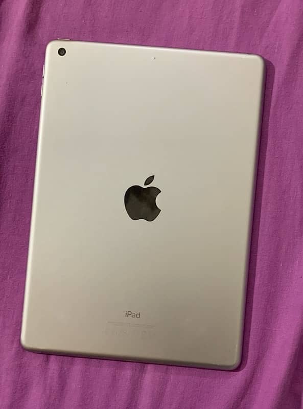 apple ipad (5th generation ) 1