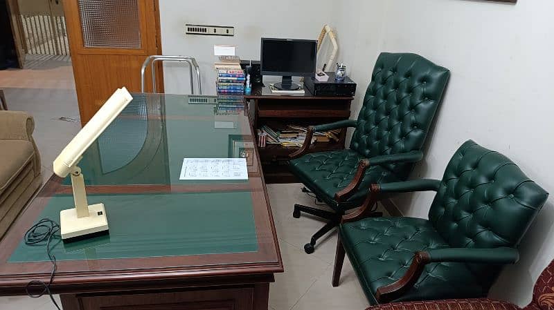 L-shaped Office table with Leather Chair 2