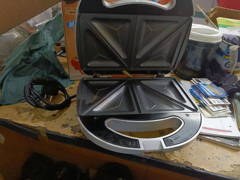 National sandwich maker 10 by 10 condition silver colour 7