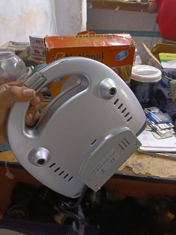 National sandwich maker 10 by 10 condition silver colour 10