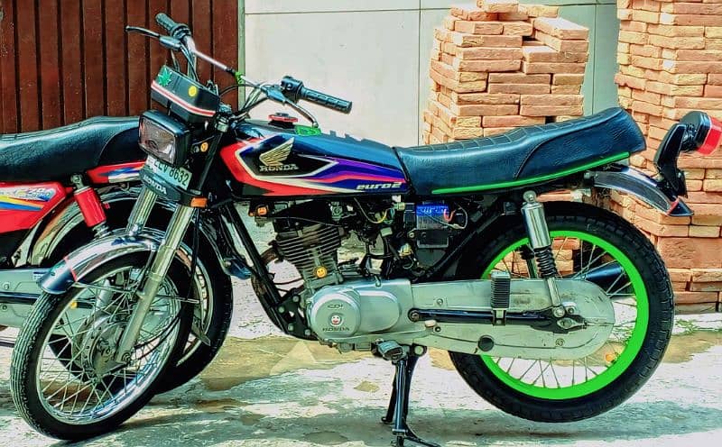 honda 125 jis bhai ny lena hai wahi rabta karain shukriya 0