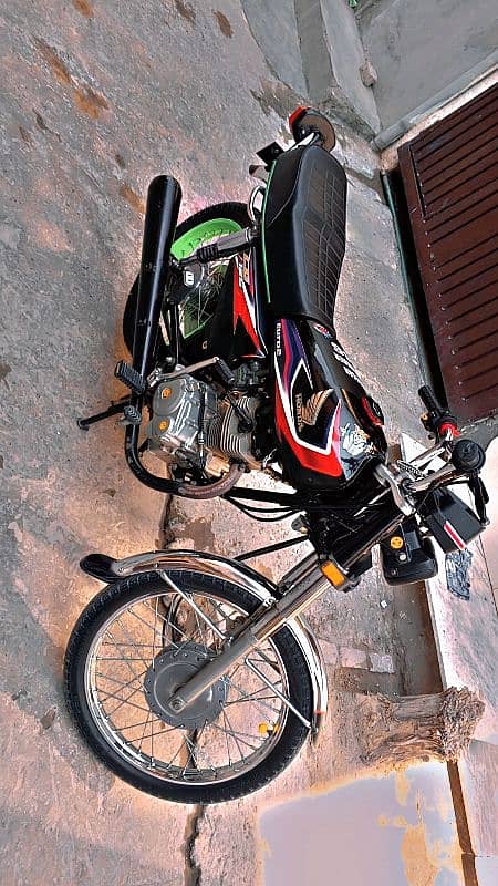 honda 125 jis bhai ny lena hai wahi rabta karain shukriya 4