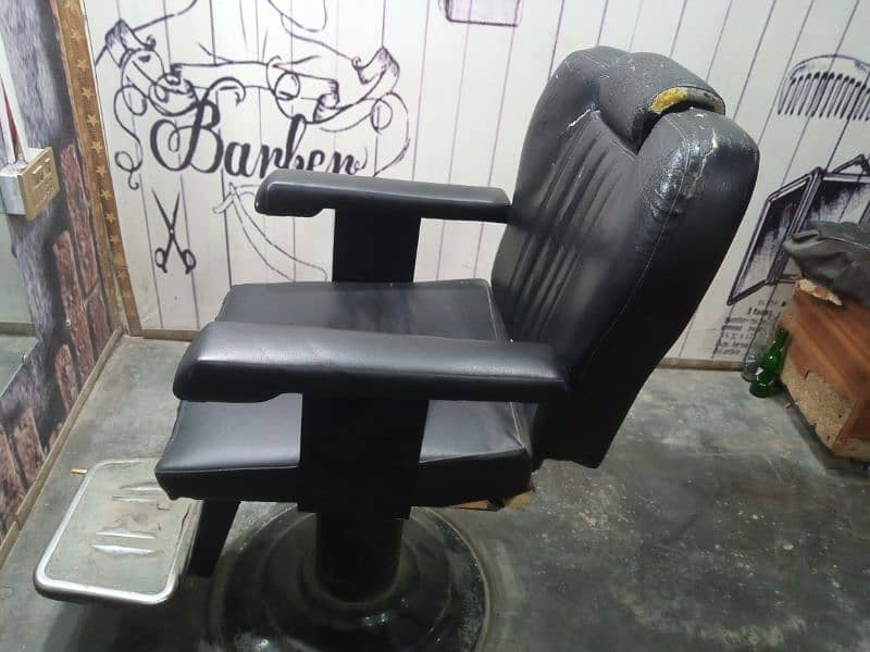 saloon chairs 3