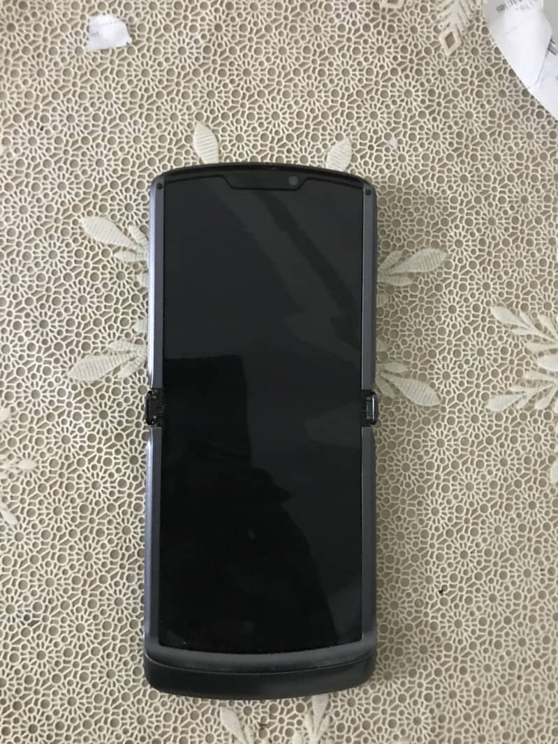 Motorolla razr 5g ( flip) 3