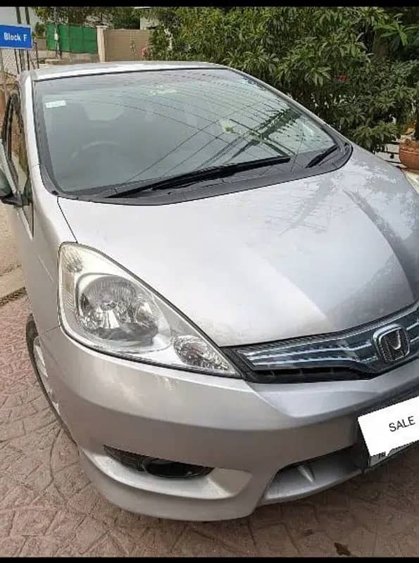 Honda Fit shuttle 2012 3