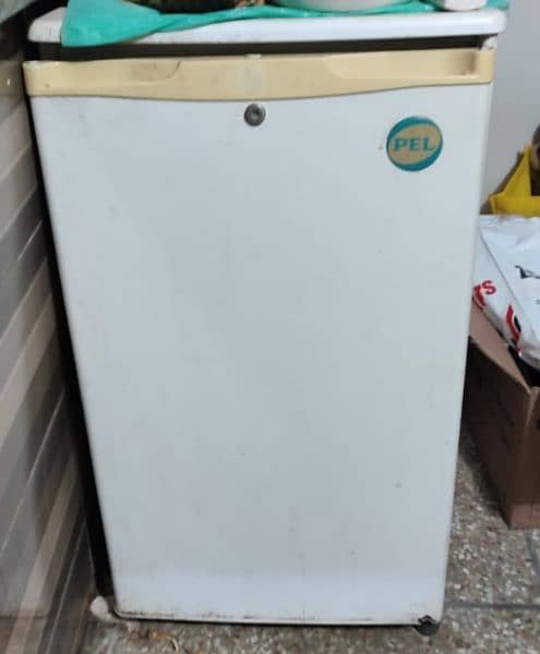 mini fridge in very cheap price 0