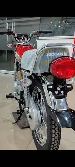 Honda 125 special Edition gold bike