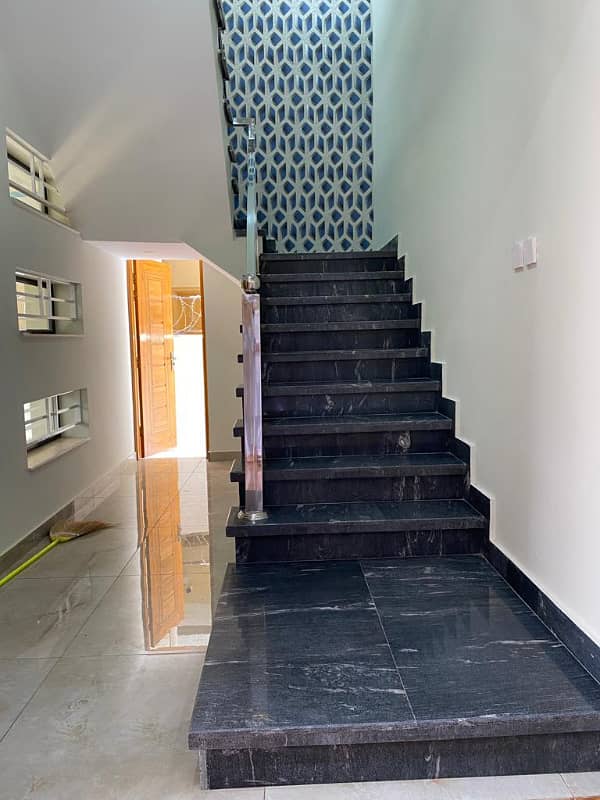 12 MARLA upper portion for rent in cbr town near to pwd sirf ak call janab saif khan 5