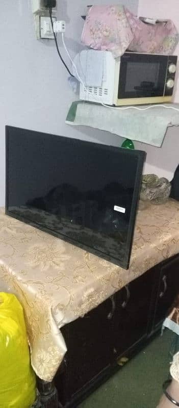 lcd sale krni ha urjent. 15hazar tak 2