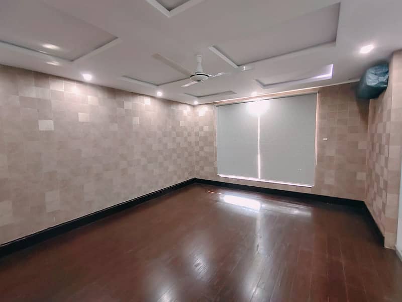 1 Kanal House For Rent In DHA Lahore Phase 2 Facing Park 25