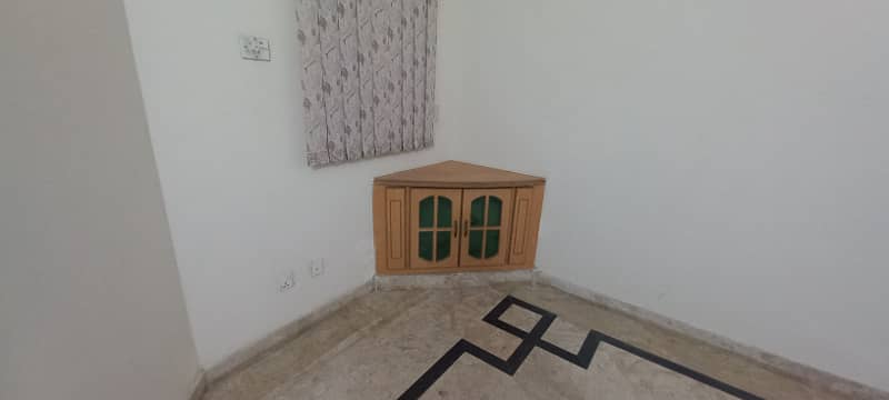 10 marla upper portion available for rent in bahria town phase 3 12