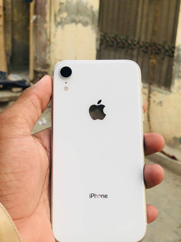 I phone XR 128GB 3