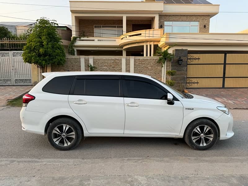 Toyota Corolla Fielder 2017 3