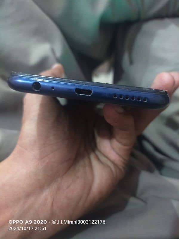 selling Infinix HOT 10 4/64 only in 12000 3