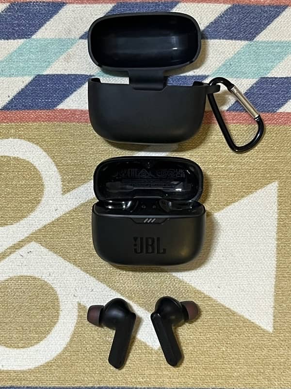 Jbl Tune 230NC TWS Earbuds with Silicone case and original jbl wire. 1