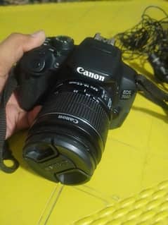 DSLR  CAMERA CANON EOS 700D 0