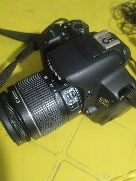 DSLR  CAMERA CANON EOS 700D 1