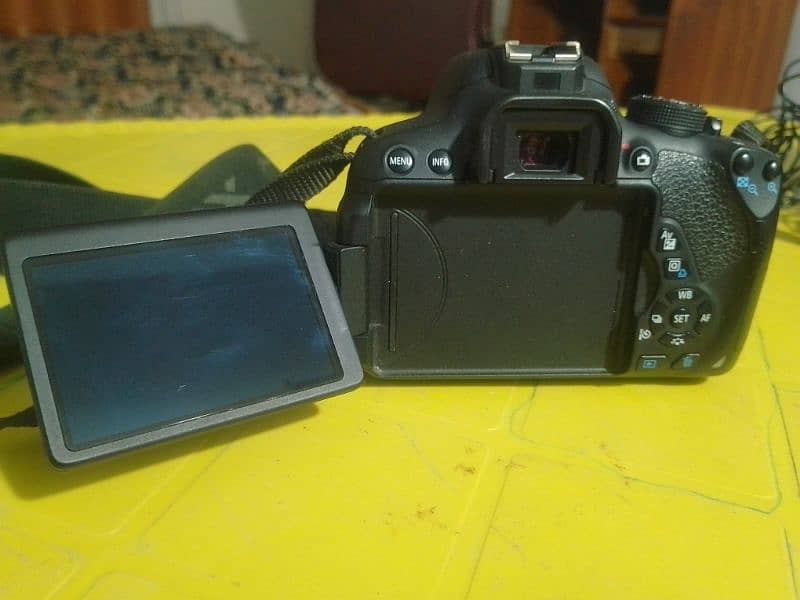 DSLR  CAMERA CANON EOS 700D 2